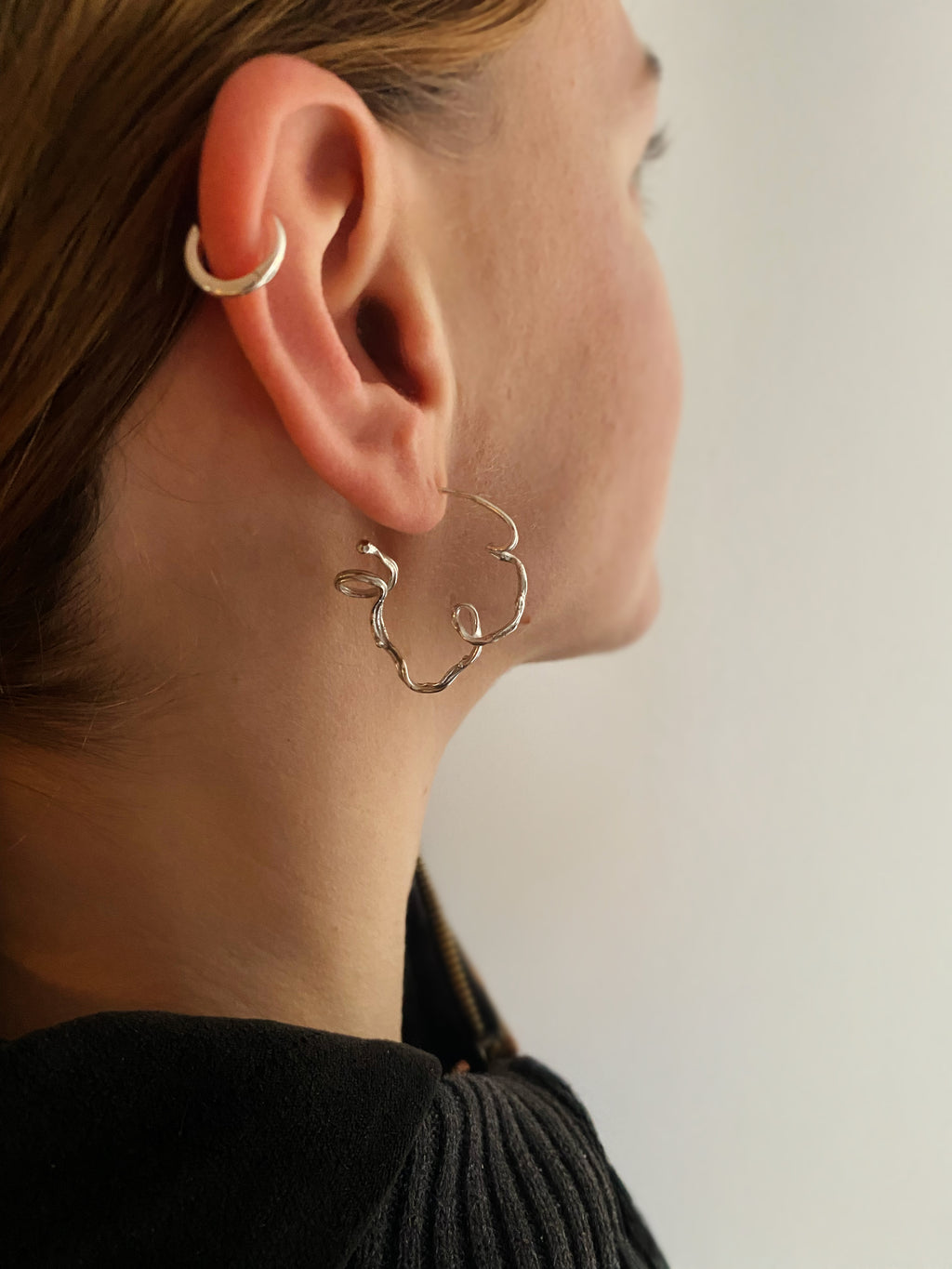 Sculptural hoops 01